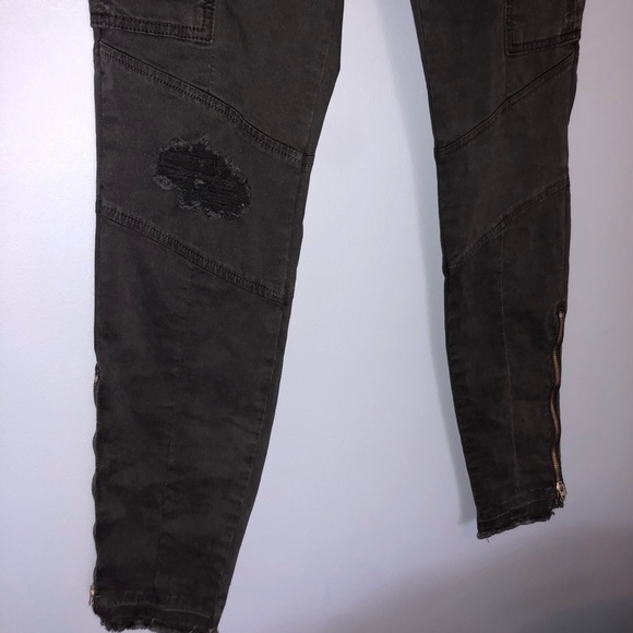 JBRAND NEW BLACK DISTRESSED JEANS - Picture 3 of 7